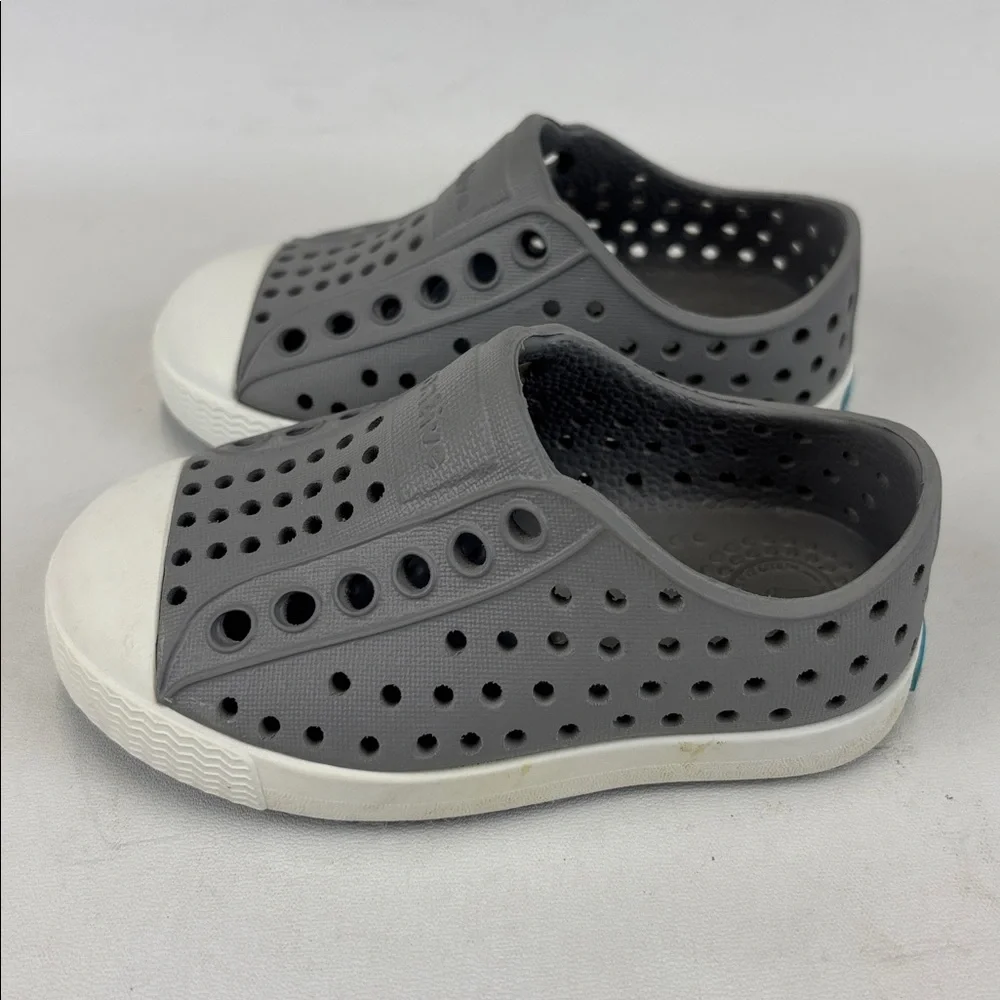 NATIVE Jefferson Gray SlipOn Water Shoes Size C4